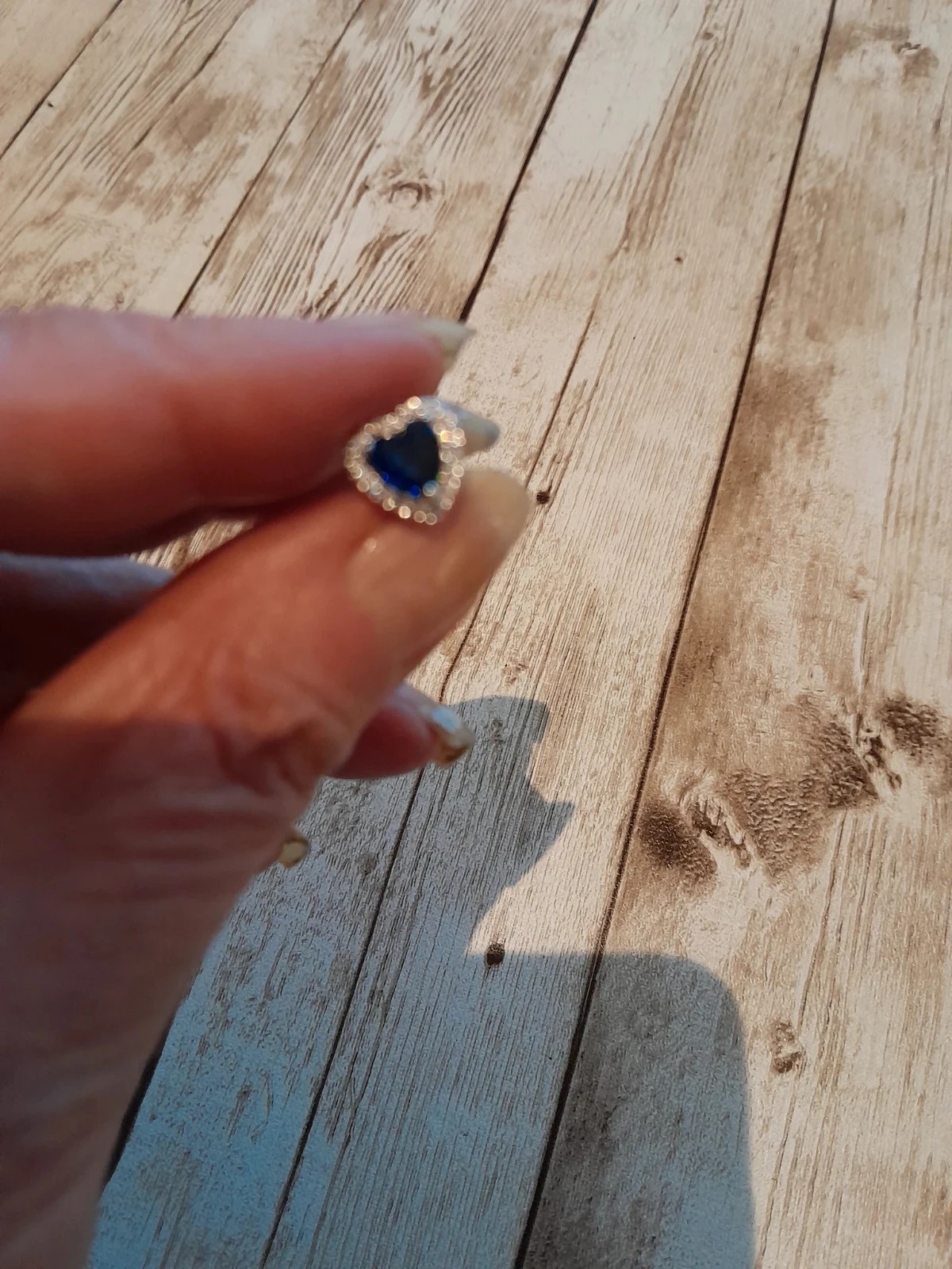 Hartvormige oorbellen met strass – photo 5
